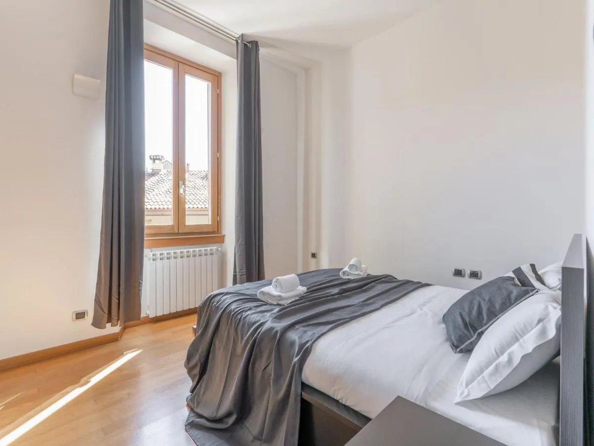 The Best Rent - Modern Two-Bedroom Apartment Near Navigli Milan